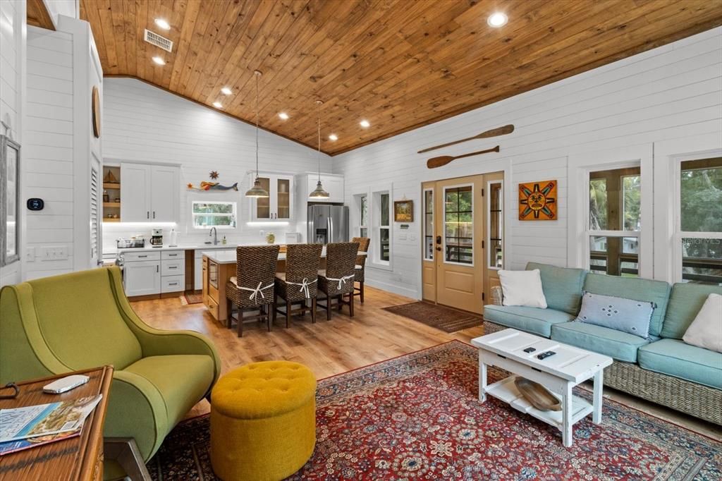 Active With Contract: $565,000 (2 beds, 2 baths, 972 Square Feet)