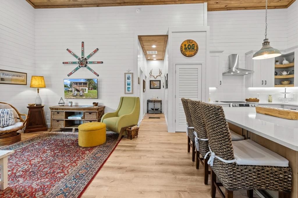 Active With Contract: $565,000 (2 beds, 2 baths, 972 Square Feet)