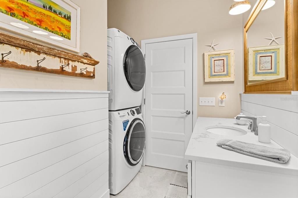 Active With Contract: $565,000 (2 beds, 2 baths, 972 Square Feet)