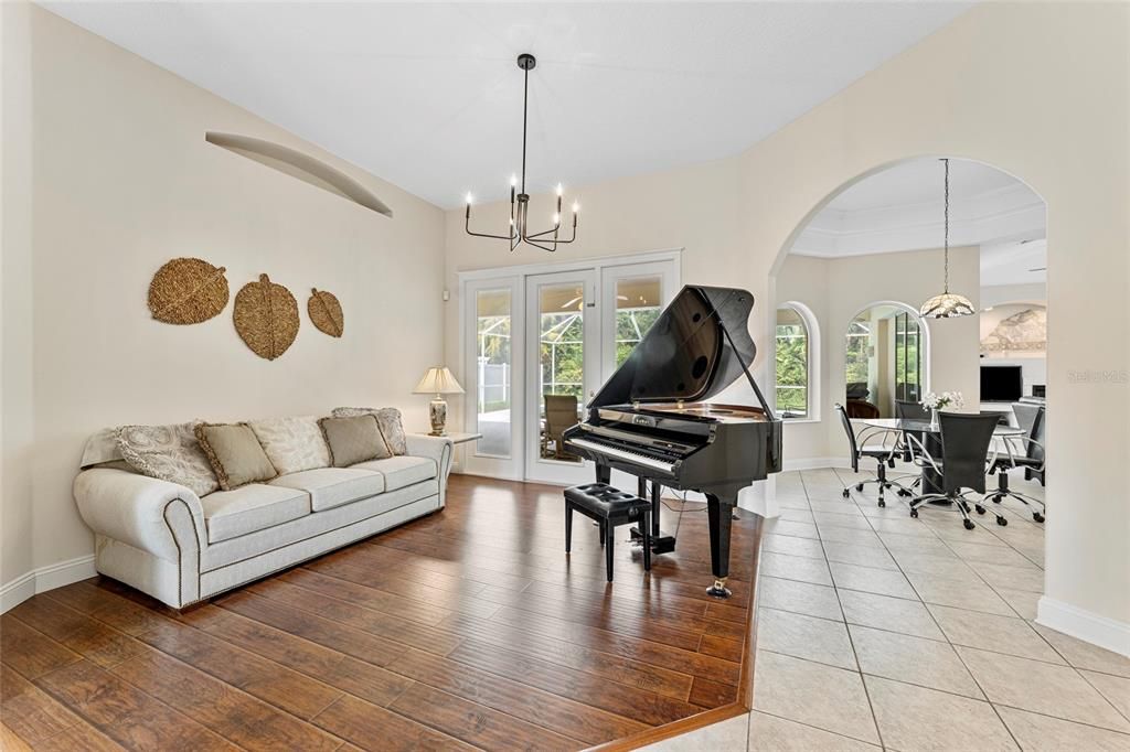 En Venta: $565,000 (3 camas, 2 baños, 2370 Pies cuadrados)