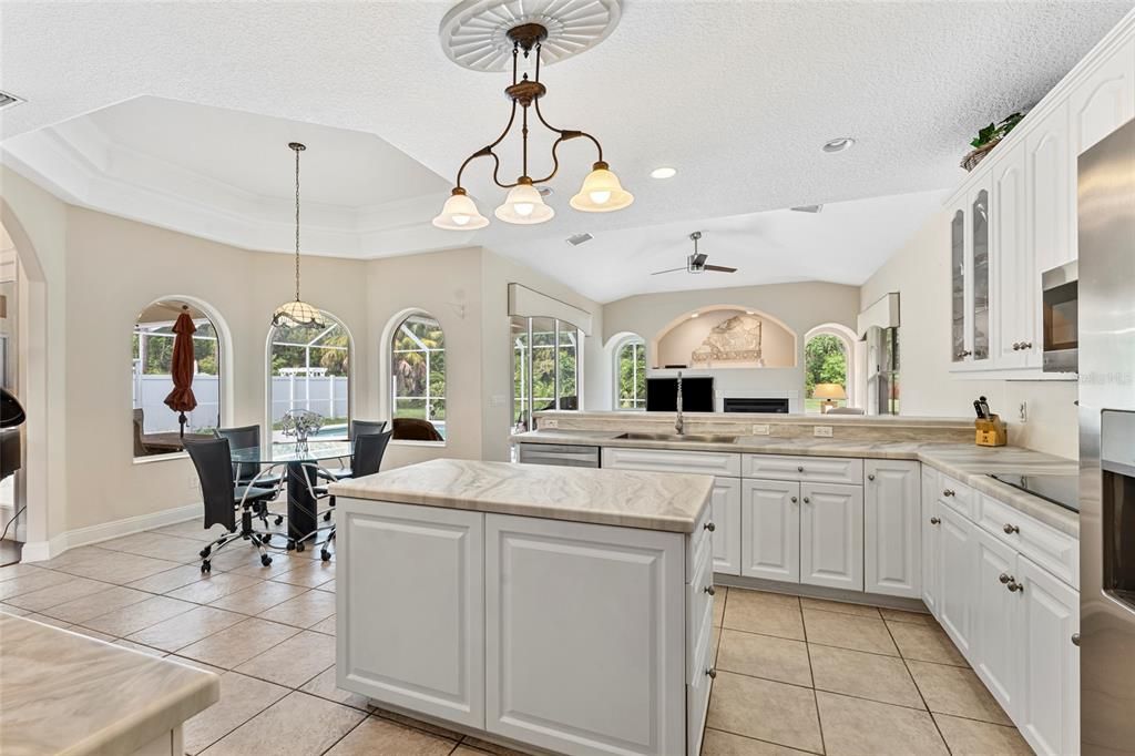 En Venta: $565,000 (3 camas, 2 baños, 2370 Pies cuadrados)