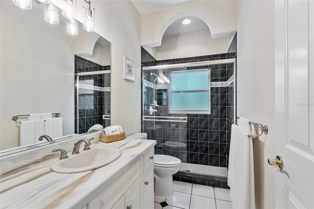 En Venta: $565,000 (3 camas, 2 baños, 2370 Pies cuadrados)