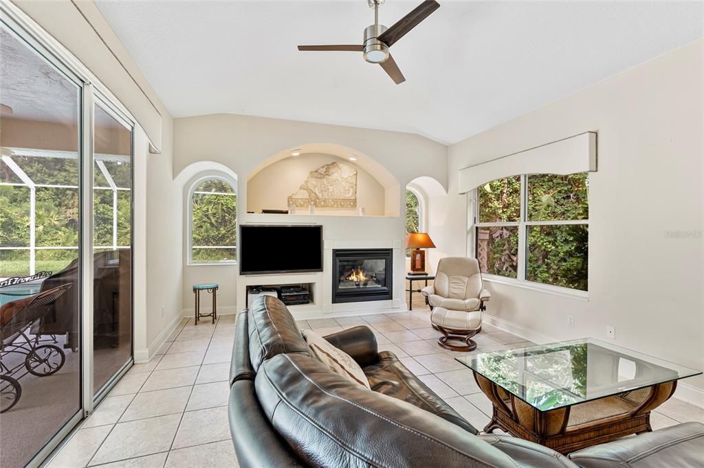 En Venta: $565,000 (3 camas, 2 baños, 2370 Pies cuadrados)