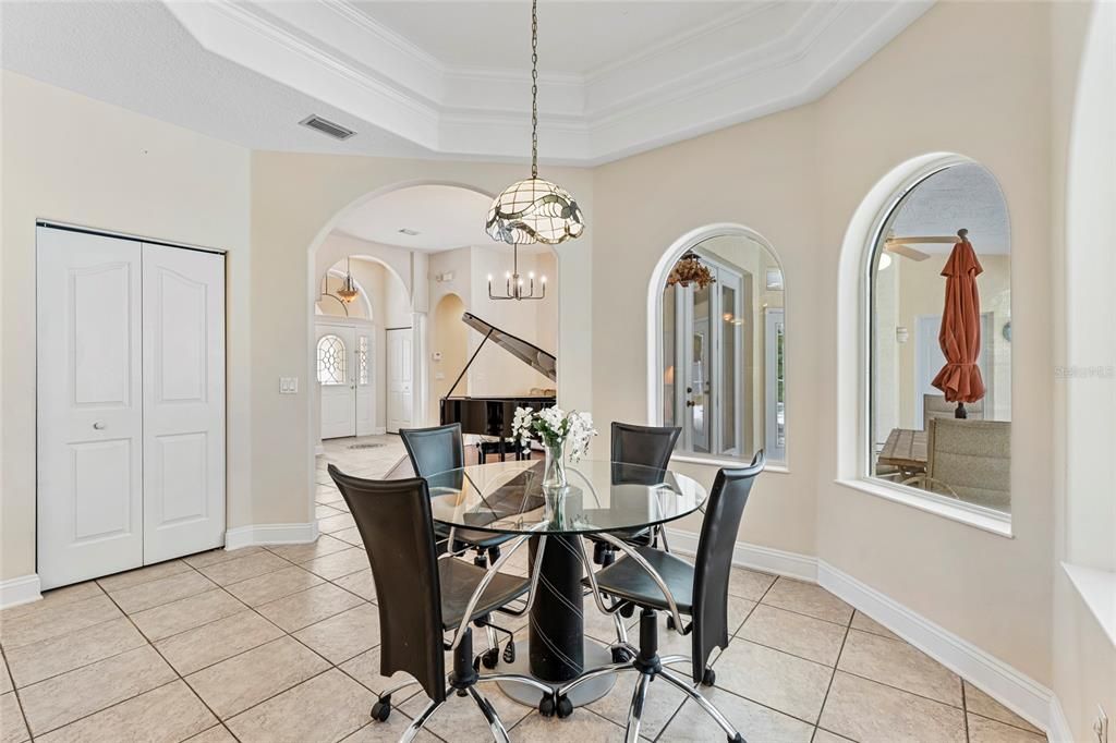 En Venta: $565,000 (3 camas, 2 baños, 2370 Pies cuadrados)