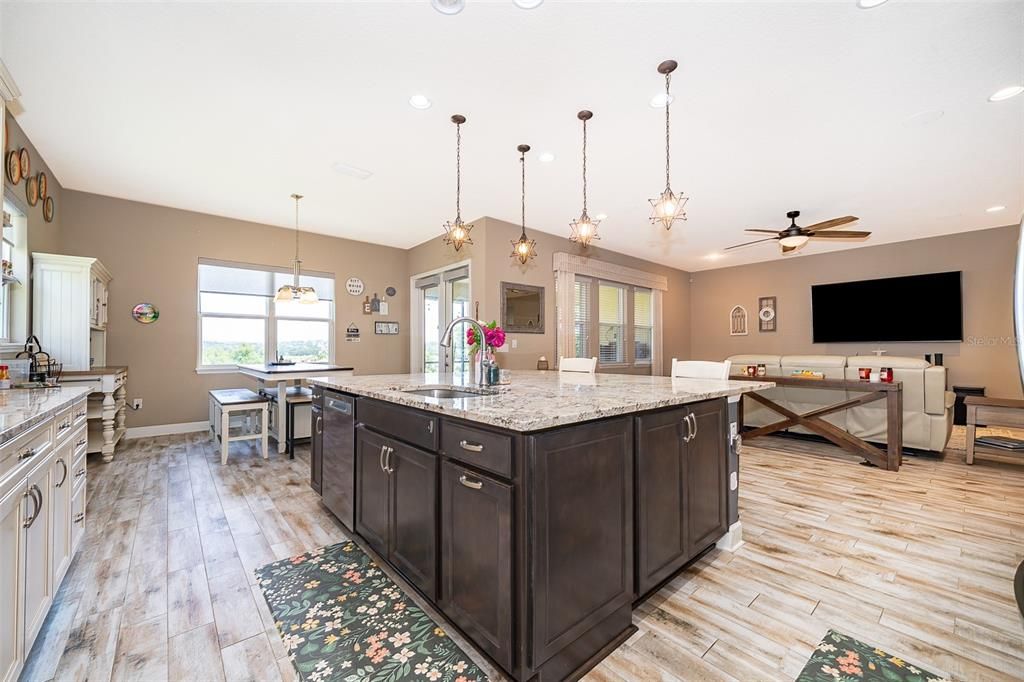 待售: $790,000 (4 贝兹, 3 浴室, 3681 平方英尺)