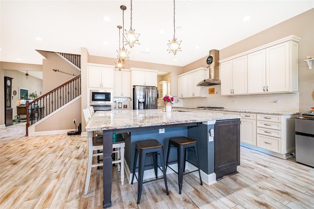 待售: $790,000 (4 贝兹, 3 浴室, 3681 平方英尺)