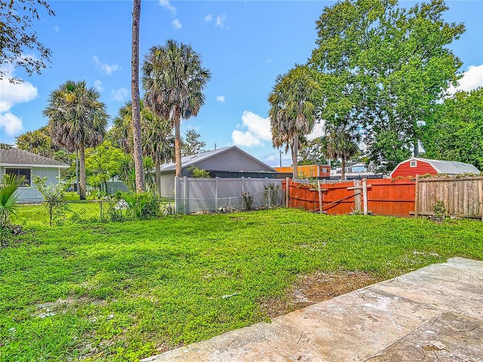 合同活跃: $279,500 (5 贝兹, 2 浴室, 2060 平方英尺)