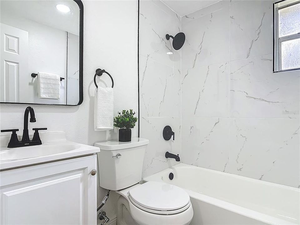 合同活跃: $279,500 (5 贝兹, 2 浴室, 2060 平方英尺)