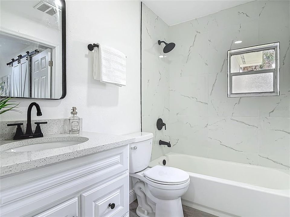 合同活跃: $279,500 (5 贝兹, 2 浴室, 2060 平方英尺)