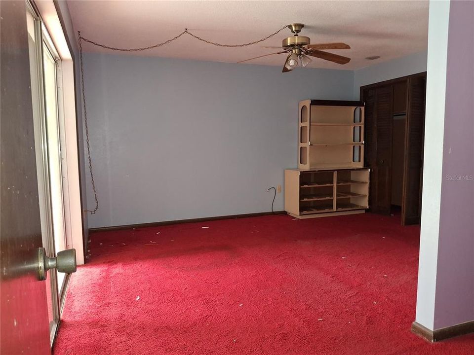 For Sale: $285,000 (5 beds, 3 baths, 2822 Square Feet)