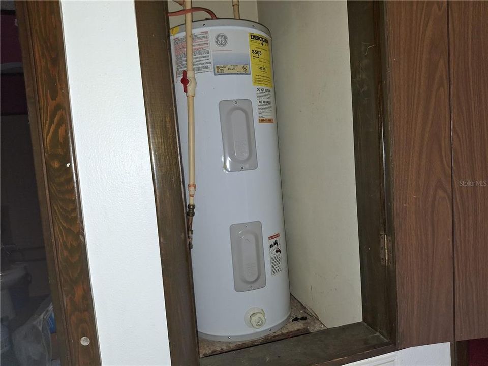 For Sale: $285,000 (5 beds, 3 baths, 2822 Square Feet)