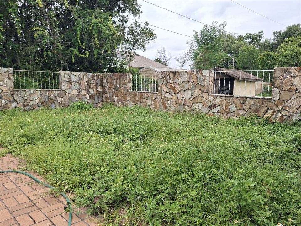 For Sale: $285,000 (5 beds, 3 baths, 2822 Square Feet)