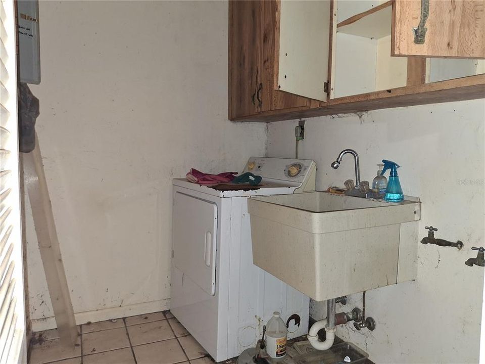 For Sale: $285,000 (5 beds, 3 baths, 2822 Square Feet)