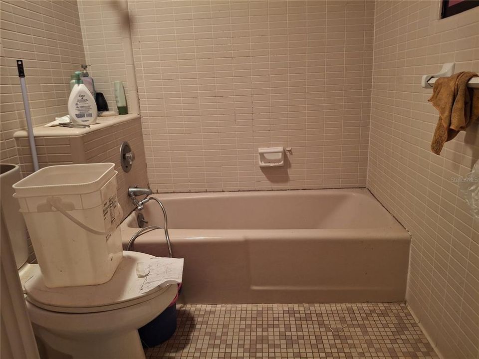 For Sale: $285,000 (5 beds, 3 baths, 2822 Square Feet)