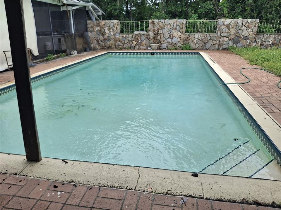 For Sale: $285,000 (5 beds, 3 baths, 2822 Square Feet)