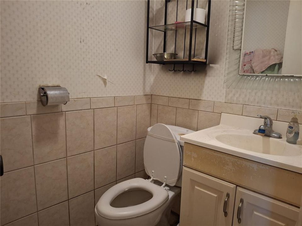 For Sale: $285,000 (5 beds, 3 baths, 2822 Square Feet)