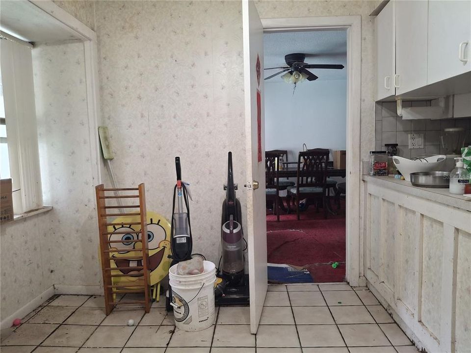 For Sale: $285,000 (5 beds, 3 baths, 2822 Square Feet)