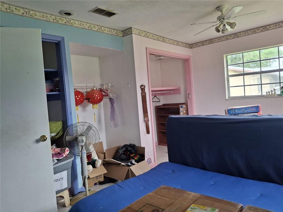 For Sale: $285,000 (5 beds, 3 baths, 2822 Square Feet)