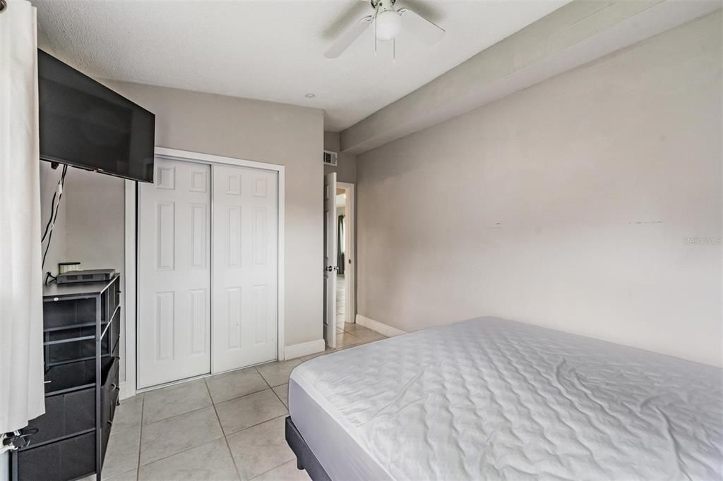 Под контрактом: $199,995 (2 спален, 1 ванн, 936 Квадратных фут)