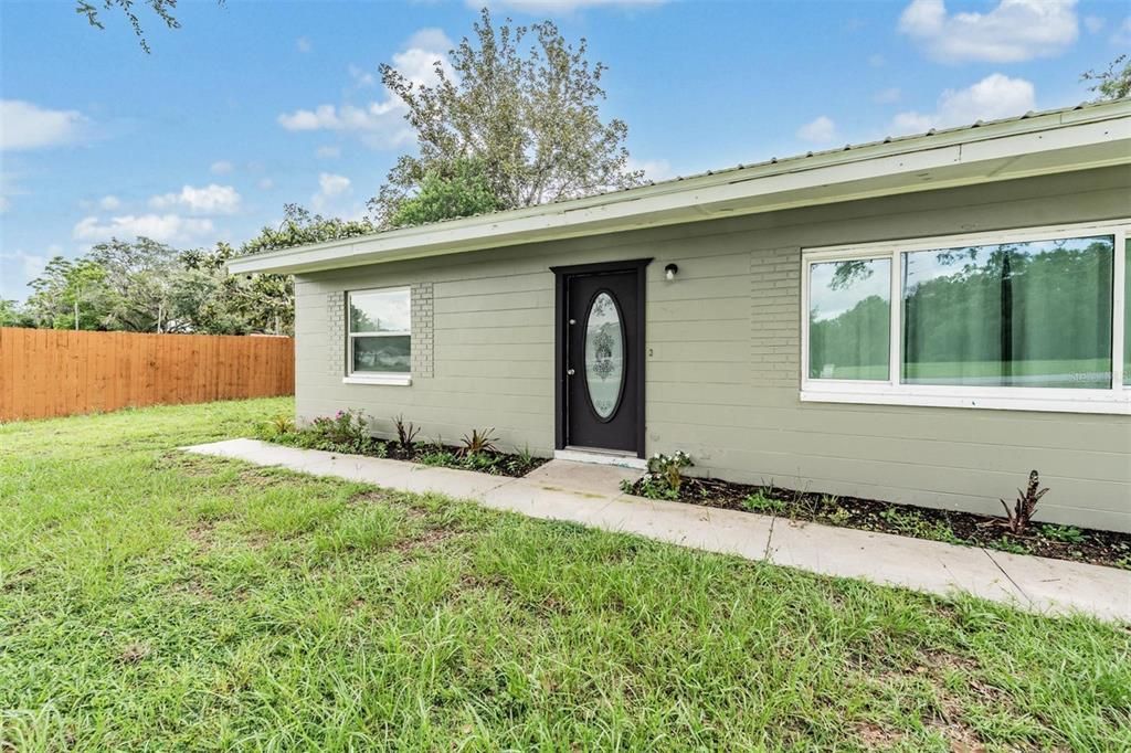 Под контрактом: $199,995 (2 спален, 1 ванн, 936 Квадратных фут)