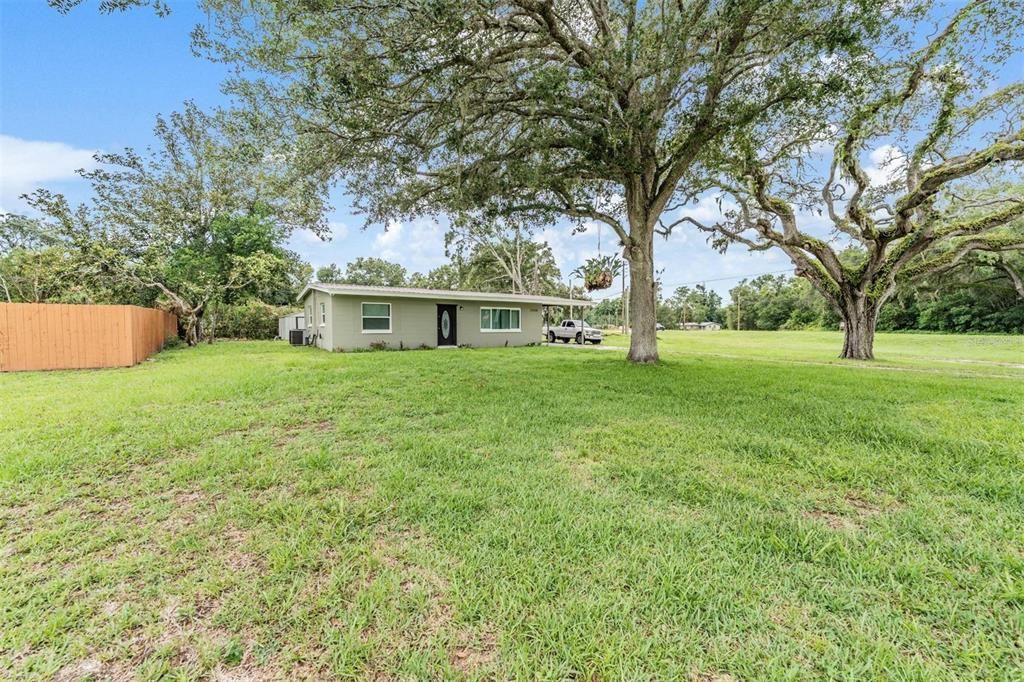 Под контрактом: $199,995 (2 спален, 1 ванн, 936 Квадратных фут)