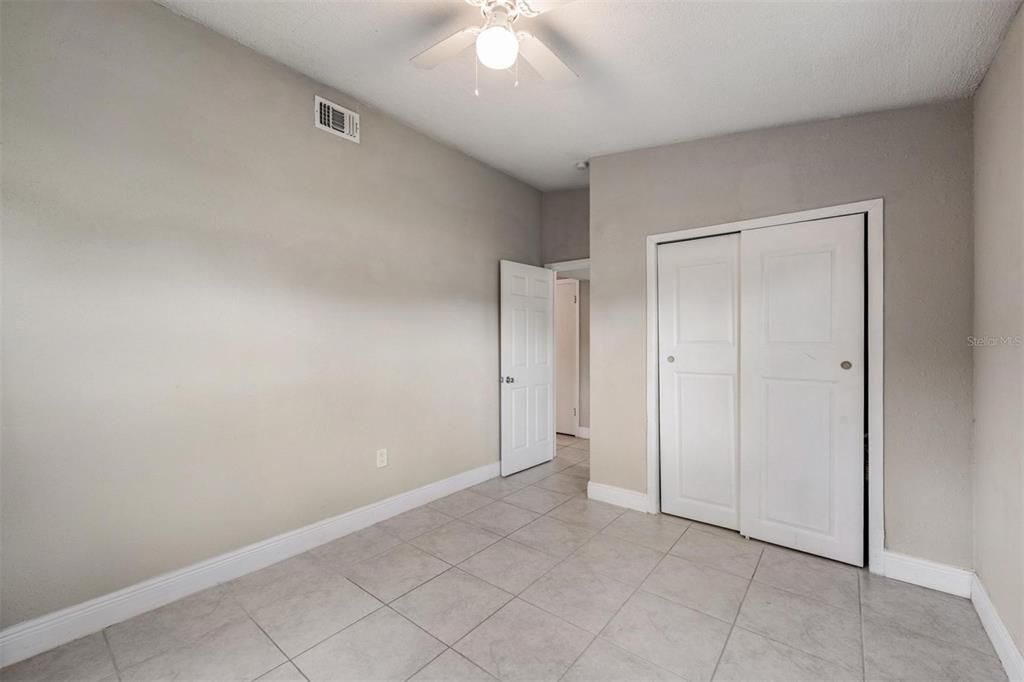 Под контрактом: $199,995 (2 спален, 1 ванн, 936 Квадратных фут)