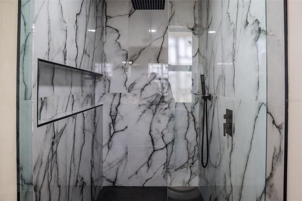 En Venta: $409,000 (3 camas, 2 baños, 1516 Pies cuadrados)