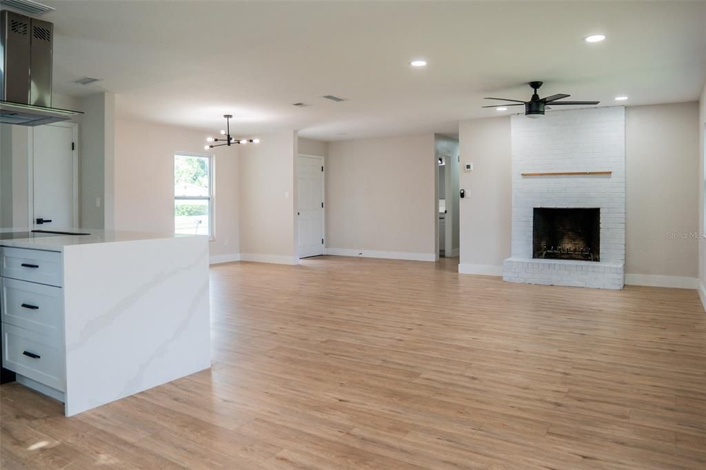 En Venta: $409,000 (3 camas, 2 baños, 1516 Pies cuadrados)