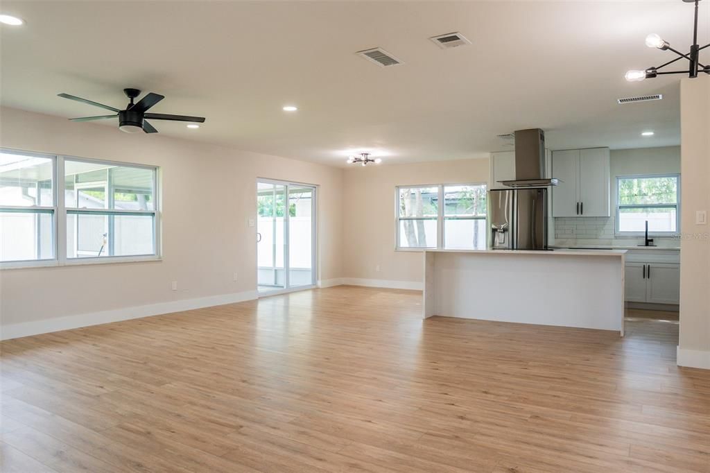 En Venta: $409,000 (3 camas, 2 baños, 1516 Pies cuadrados)