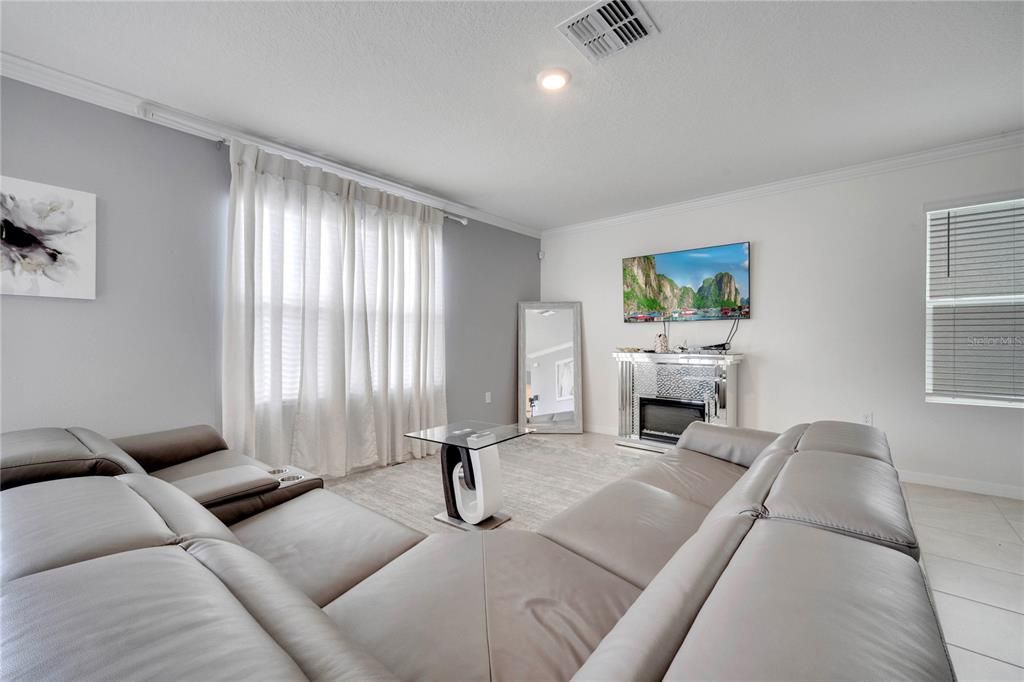 待售: $480,000 (4 贝兹, 2 浴室, 2235 平方英尺)