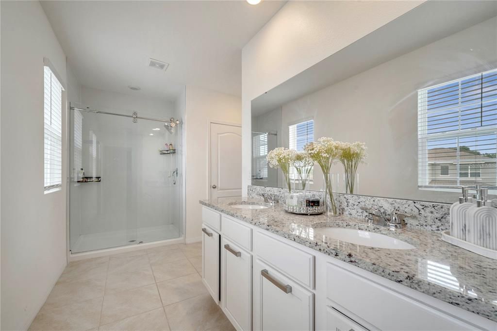 待售: $480,000 (4 贝兹, 2 浴室, 2235 平方英尺)