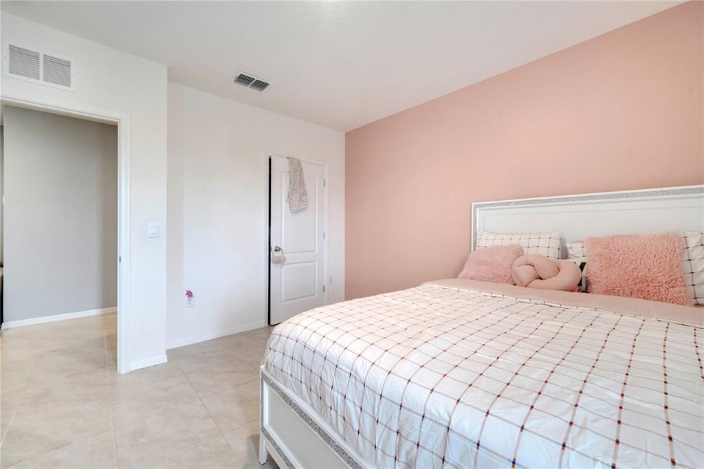 待售: $480,000 (4 贝兹, 2 浴室, 2235 平方英尺)