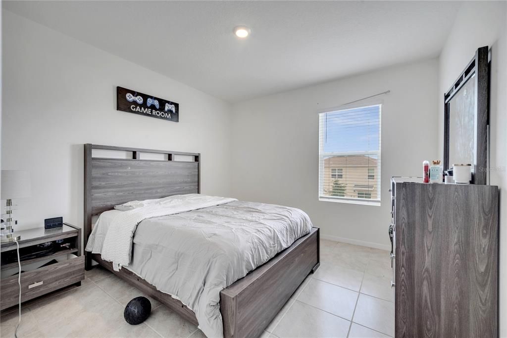 待售: $480,000 (4 贝兹, 2 浴室, 2235 平方英尺)