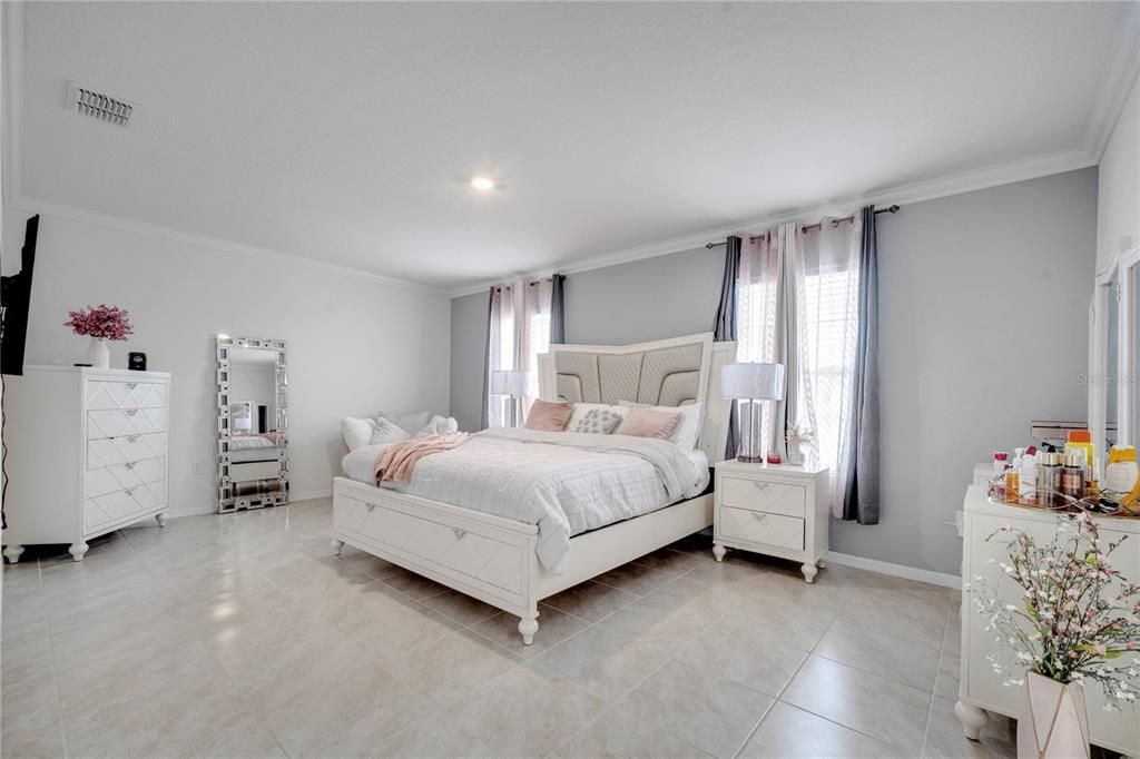 待售: $480,000 (4 贝兹, 2 浴室, 2235 平方英尺)