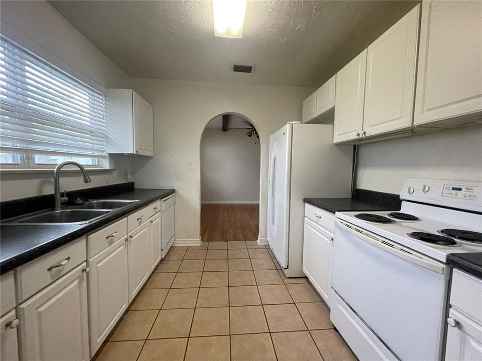 На продажу: $499,900 (3 спален, 2 ванн, 1715 Квадратных фут)