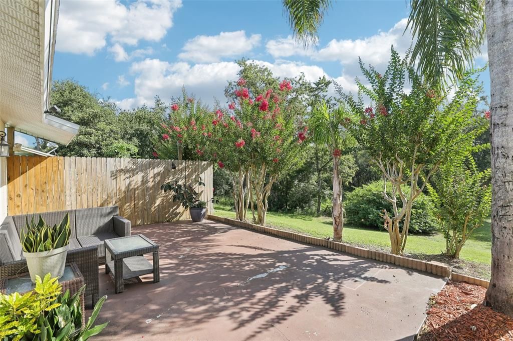 合同活跃: $216,999 (3 贝兹, 1 浴室, 1000 平方英尺)