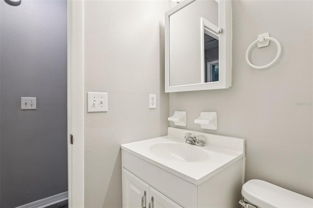 合同活跃: $216,999 (3 贝兹, 1 浴室, 1000 平方英尺)