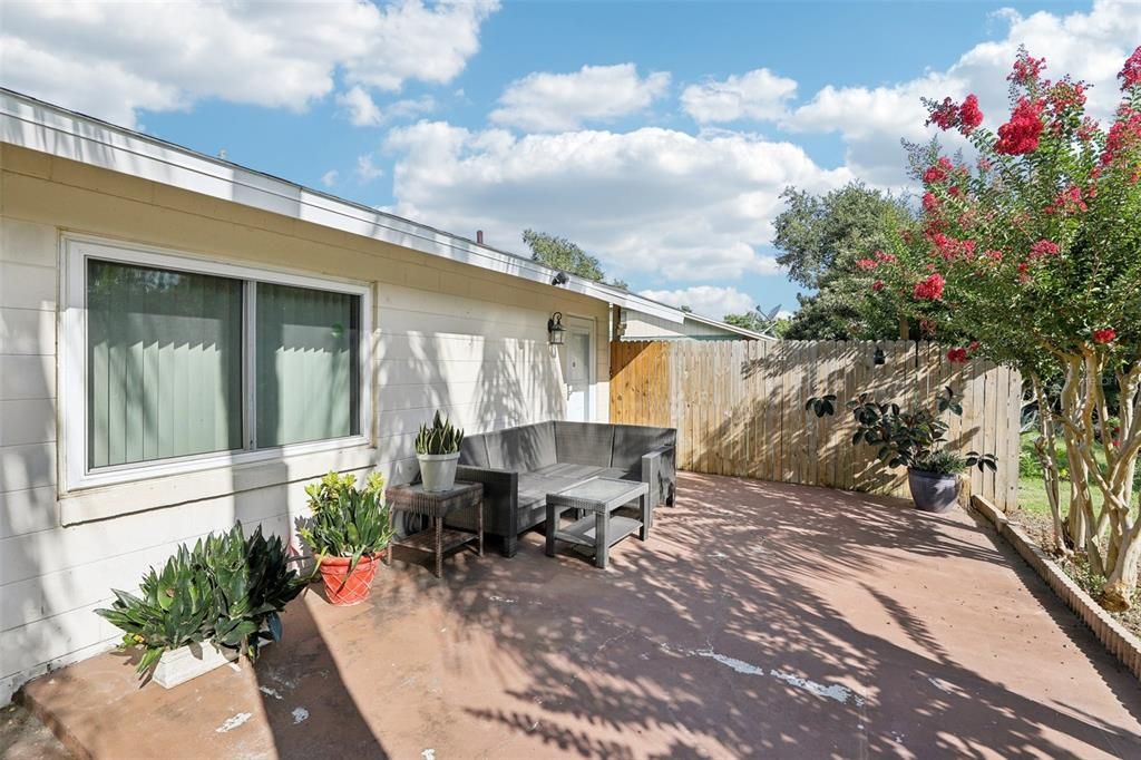 合同活跃: $216,999 (3 贝兹, 1 浴室, 1000 平方英尺)