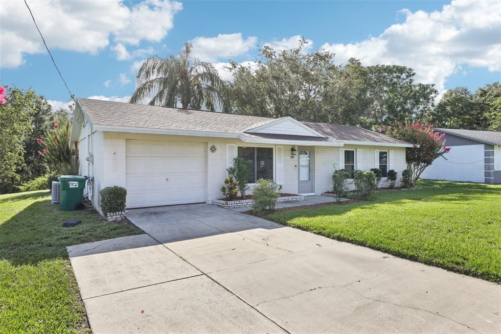 合同活跃: $216,999 (3 贝兹, 1 浴室, 1000 平方英尺)