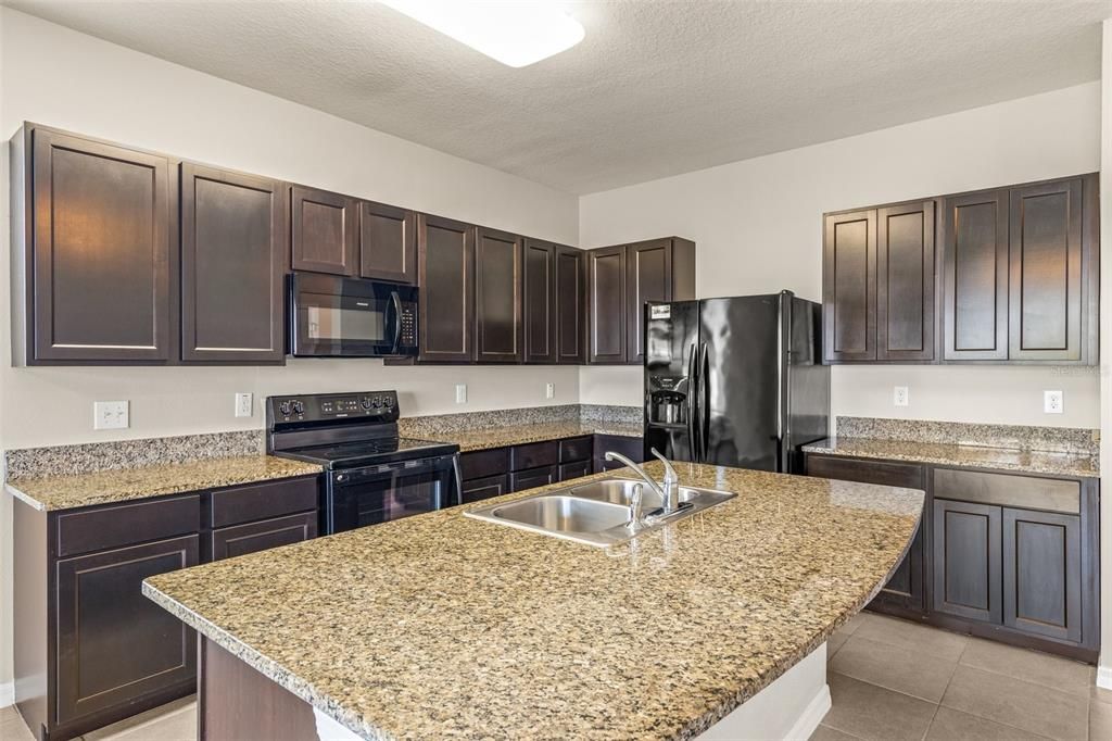 For Rent: $2,250 (3 beds, 2 baths, 1785 Square Feet)