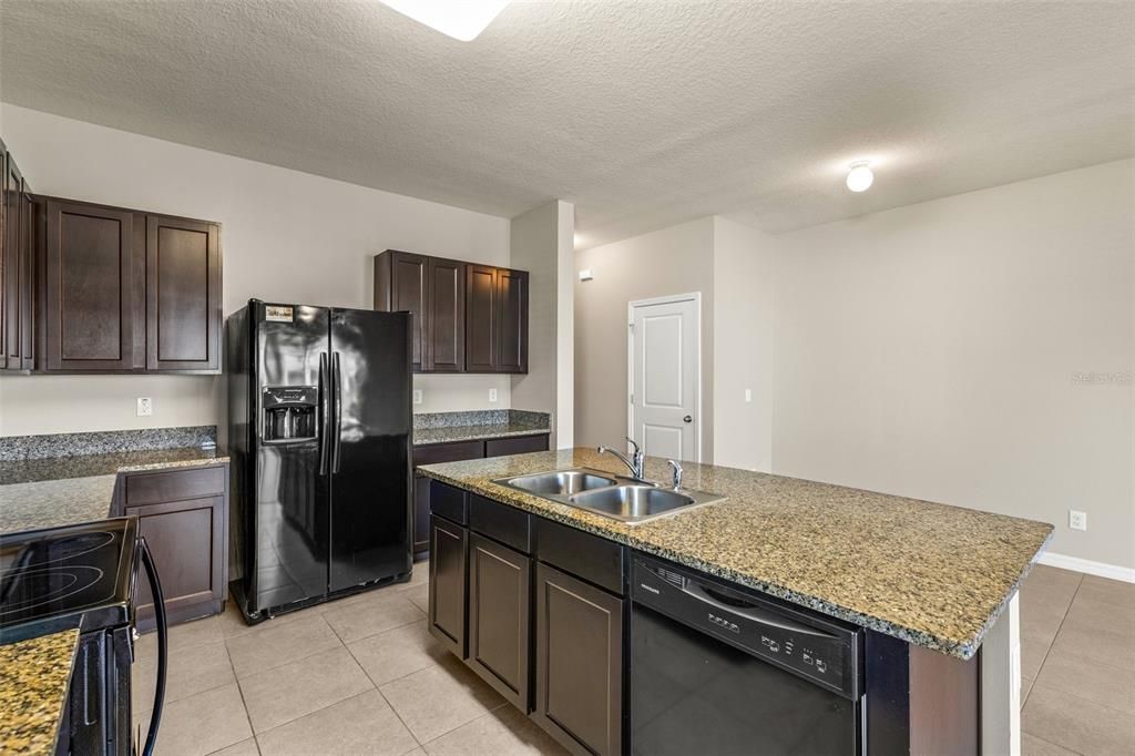 For Rent: $2,250 (3 beds, 2 baths, 1785 Square Feet)