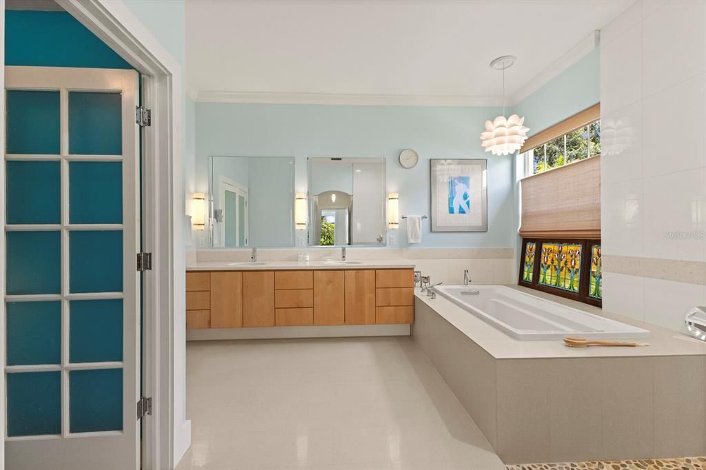 Active With Contract: $1,150,000 (3 beds, 2 baths, 2902 Square Feet)