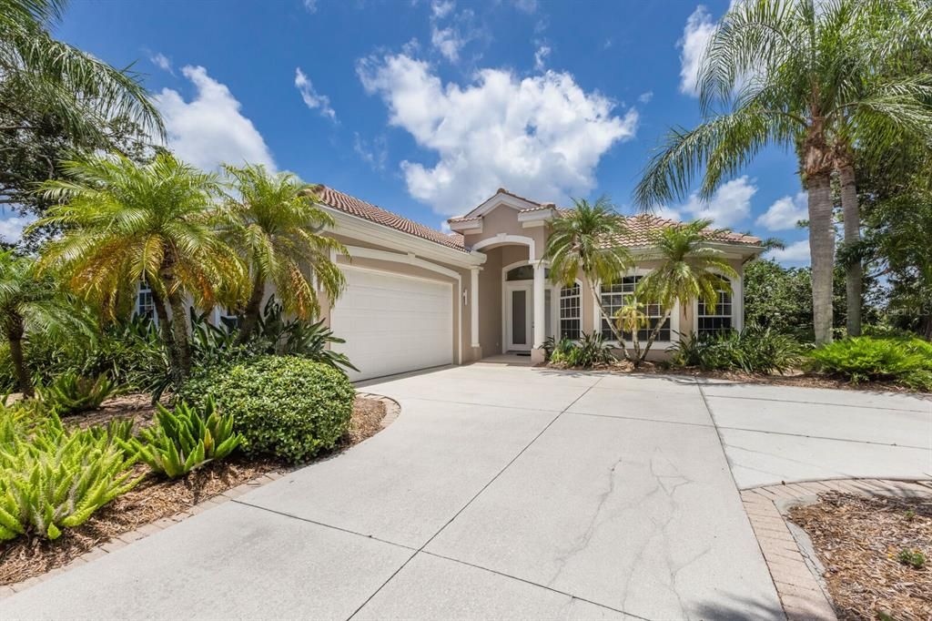 Active With Contract: $1,150,000 (3 beds, 2 baths, 2902 Square Feet)