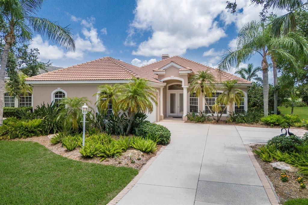 Active With Contract: $1,150,000 (3 beds, 2 baths, 2902 Square Feet)