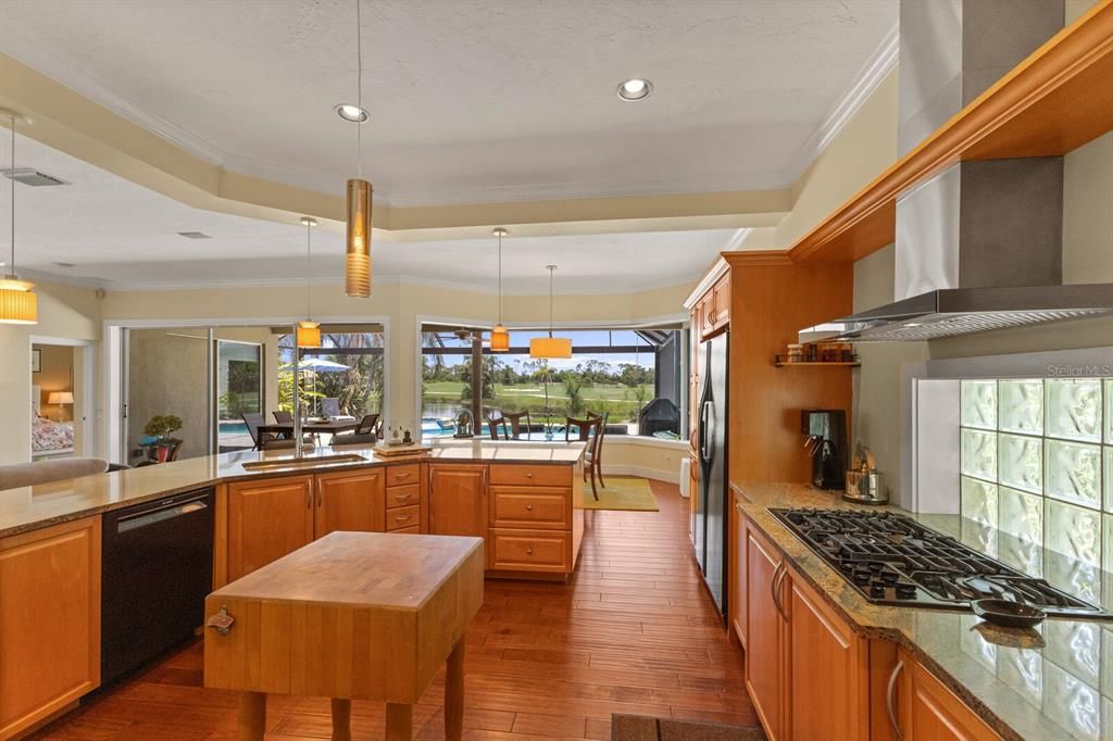 Active With Contract: $1,150,000 (3 beds, 2 baths, 2902 Square Feet)