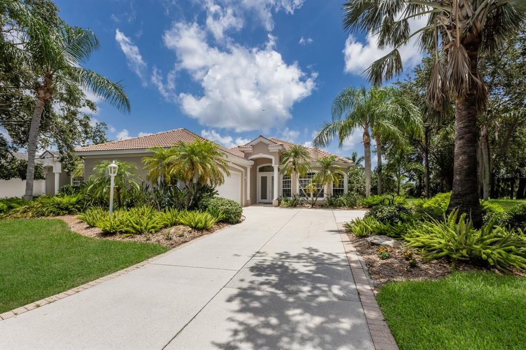 Active With Contract: $1,150,000 (3 beds, 2 baths, 2902 Square Feet)