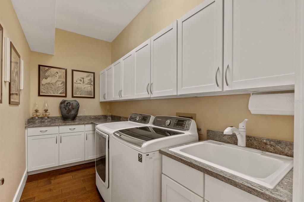 Active With Contract: $1,150,000 (3 beds, 2 baths, 2902 Square Feet)