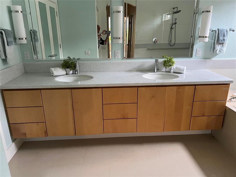 Active With Contract: $1,150,000 (3 beds, 2 baths, 2902 Square Feet)