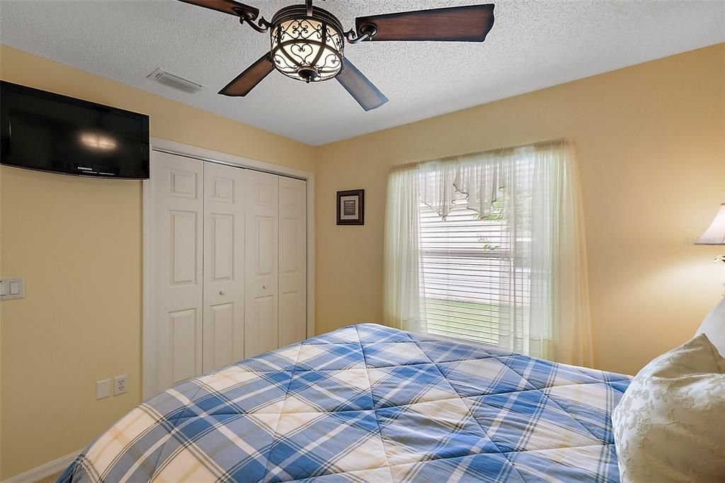 For Sale: $425,000 (3 beds, 2 baths, 1953 Square Feet)