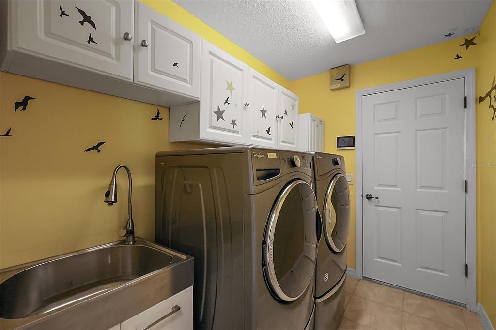 For Sale: $425,000 (3 beds, 2 baths, 1953 Square Feet)